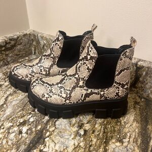 Circus NY by Sam Edelman darielle lug sole chelsea boot snake print- size 7